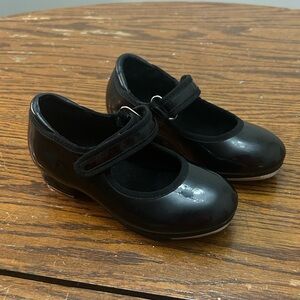 Patent leather tap shoes